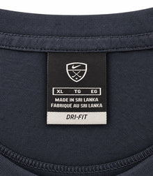 Nike Poloshirt – Marken- und Größenetikett