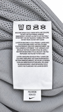 Nike Trainingsjacke – Pflege- und Materialetikett